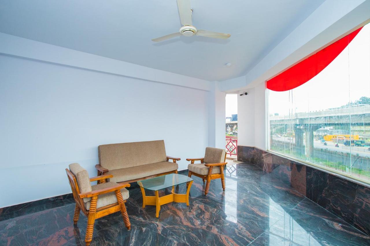 OYO 16123 Chandana Deluxe Bangalore Extérieur photo